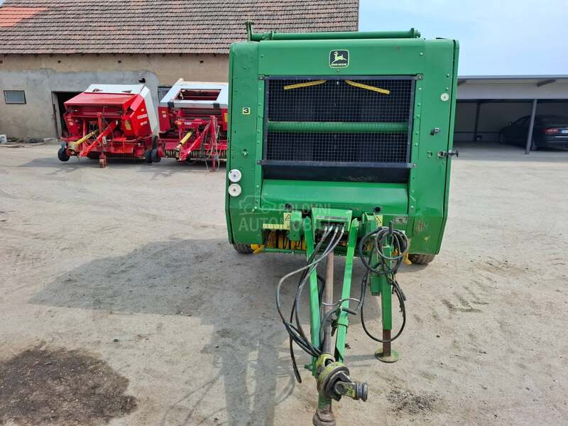 John Deere 570