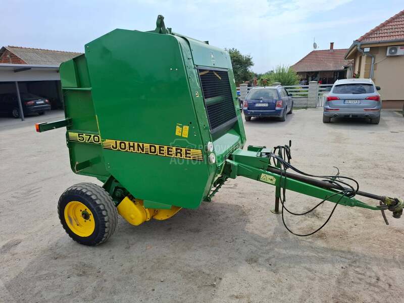 John Deere 570