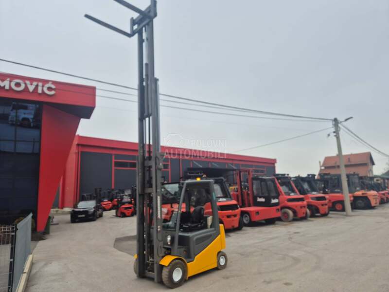 Jungheinrich 2,5 tona Triplex 6,5 met
