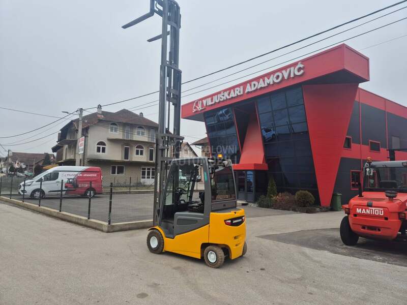 Jungheinrich 2,5 tona Triplex 6,5 met