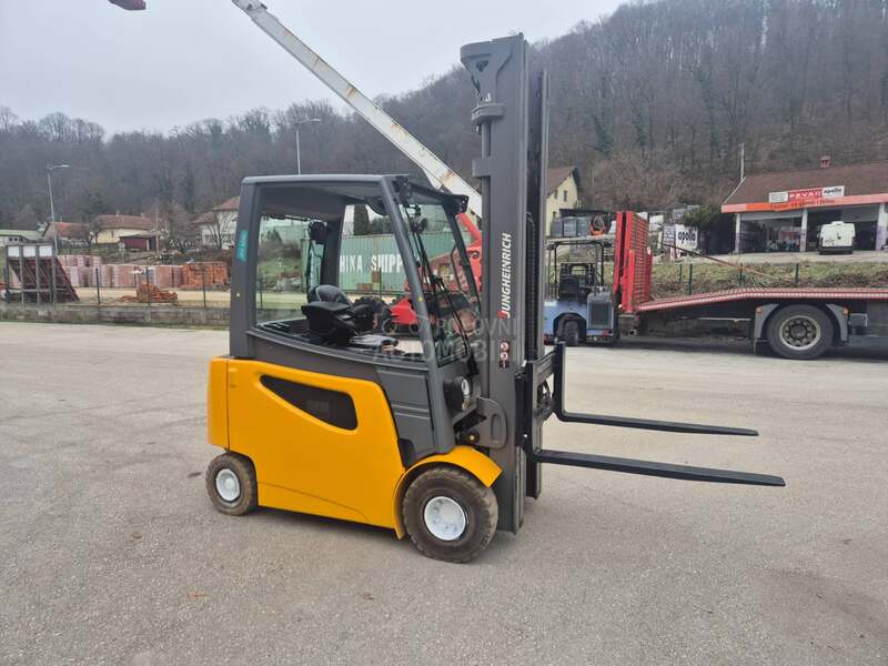 Jungheinrich 2,5 tona Triplex 6,5 met