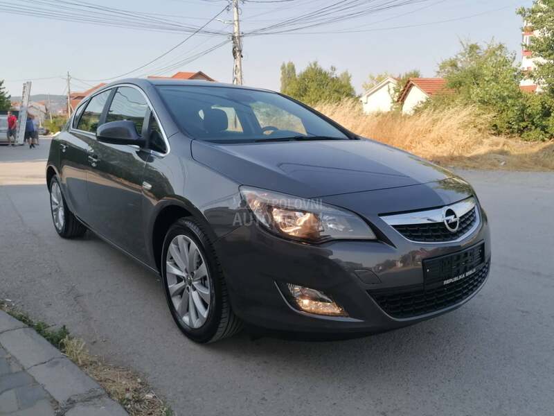 Opel Astra J 1.4i ESSENTIA CH