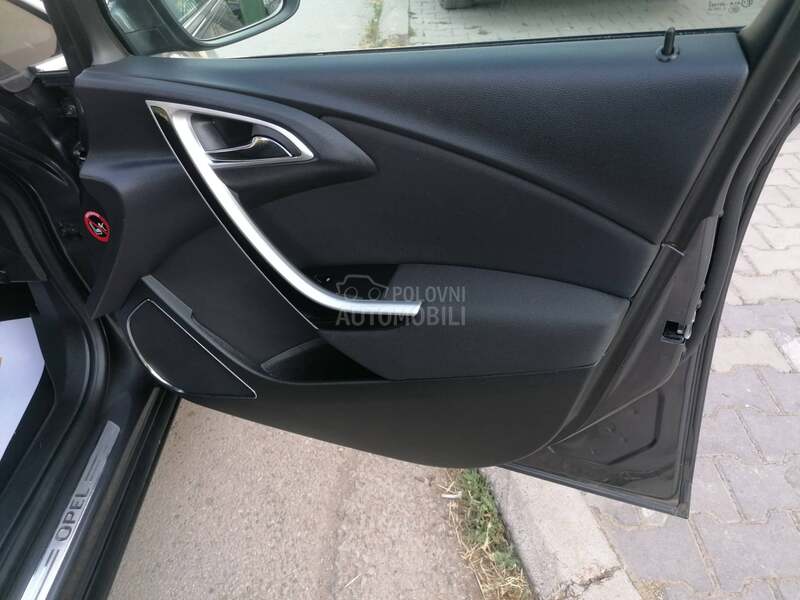 Opel Astra J 1.4i ESSENTIA CH