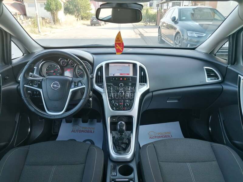 Opel Astra J 1.4i ESSENTIA CH