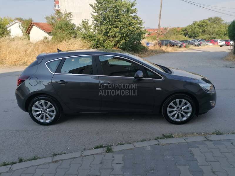 Opel Astra J 1.4i ESSENTIA CH