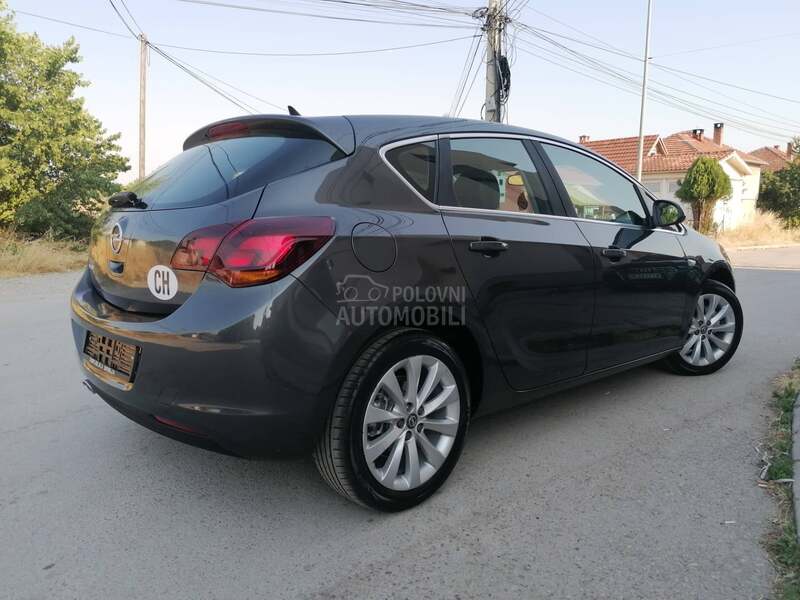 Opel Astra J 1.4i ESSENTIA CH