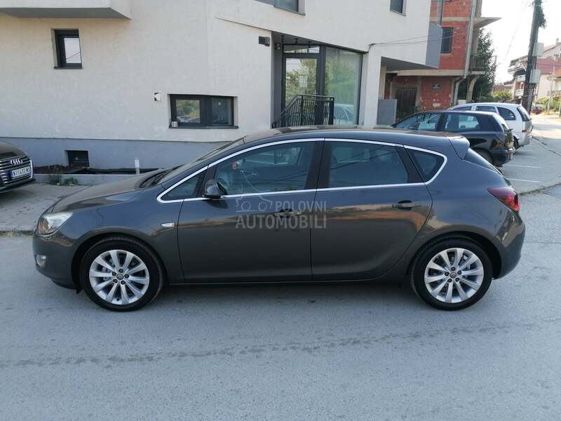 Opel Astra J 1.4i ESSENTIA CH