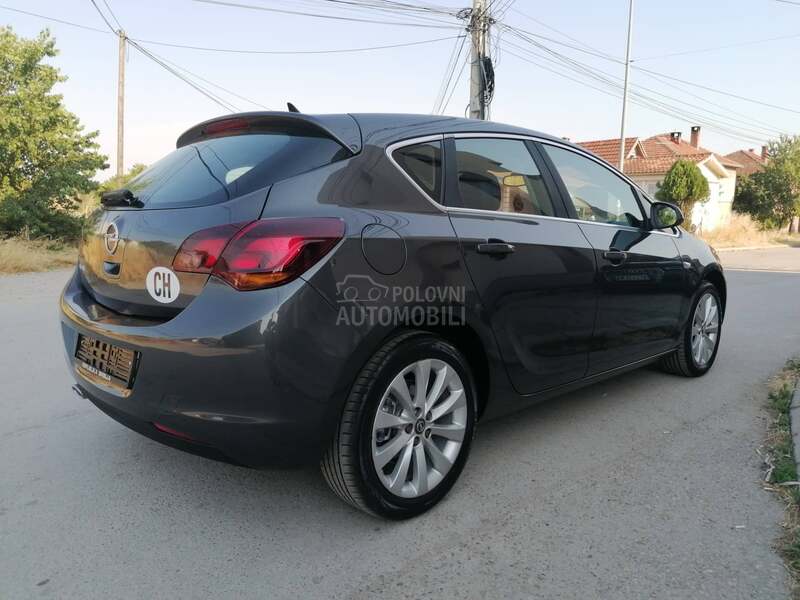 Opel Astra J 1.4i ESSENTIA CH