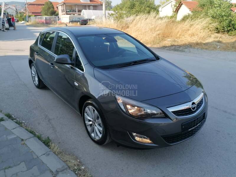 Opel Astra J 1.4i ESSENTIA CH