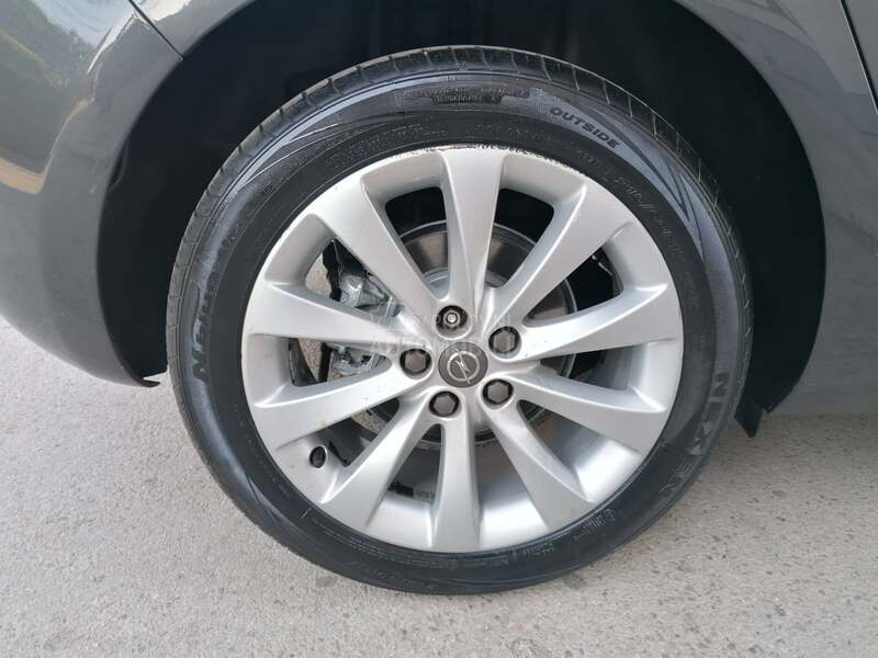 Opel Astra J 1.4i ESSENTIA CH