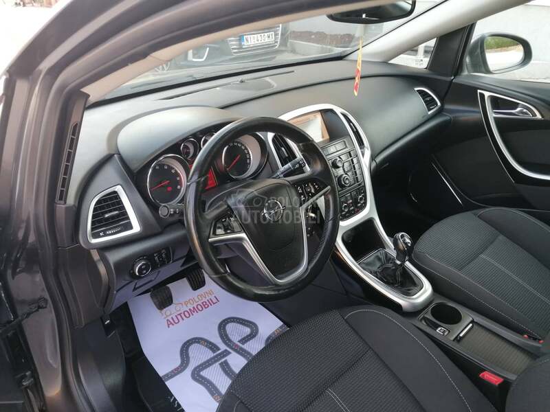 Opel Astra J 1.4i ESSENTIA CH