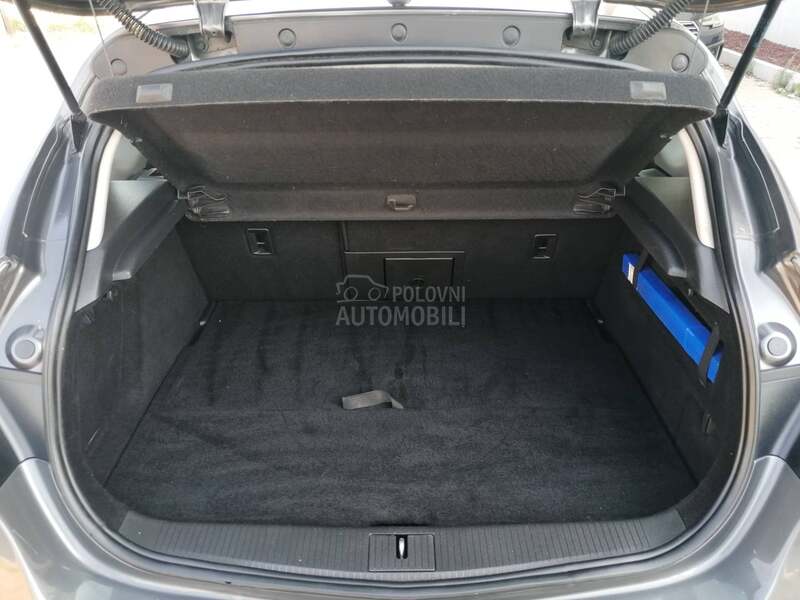 Opel Astra J 1.4i ESSENTIA CH