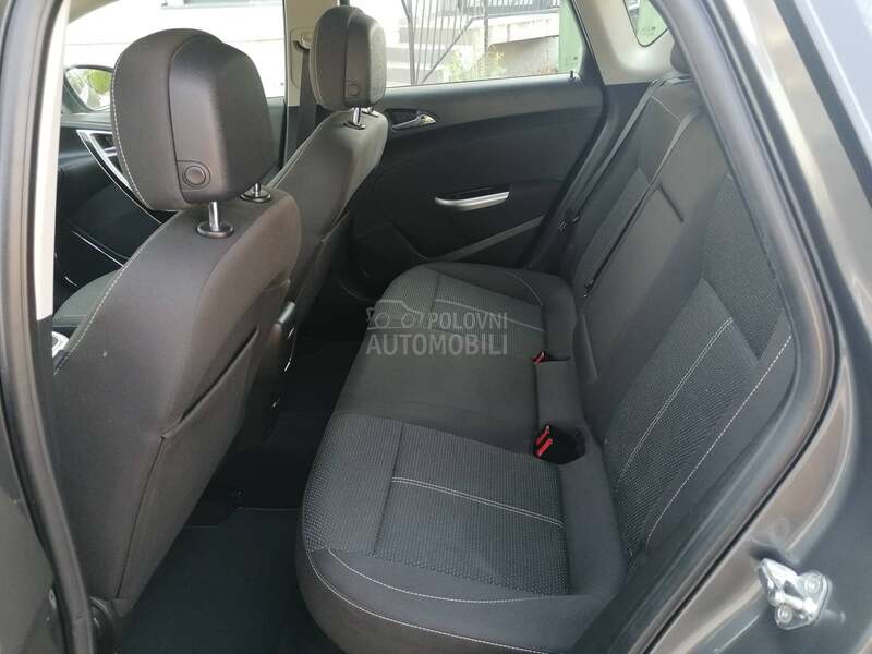 Opel Astra J 1.4i ESSENTIA CH