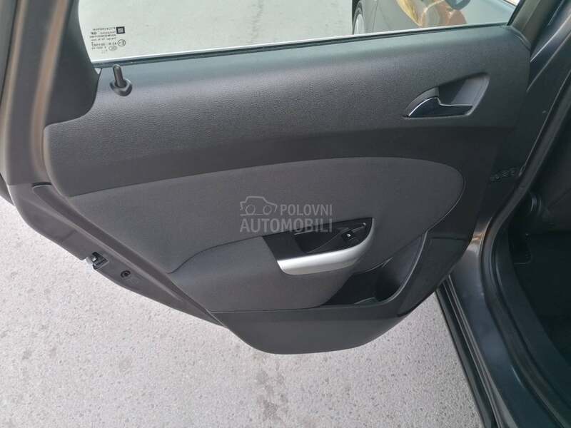 Opel Astra J 1.4i ESSENTIA CH