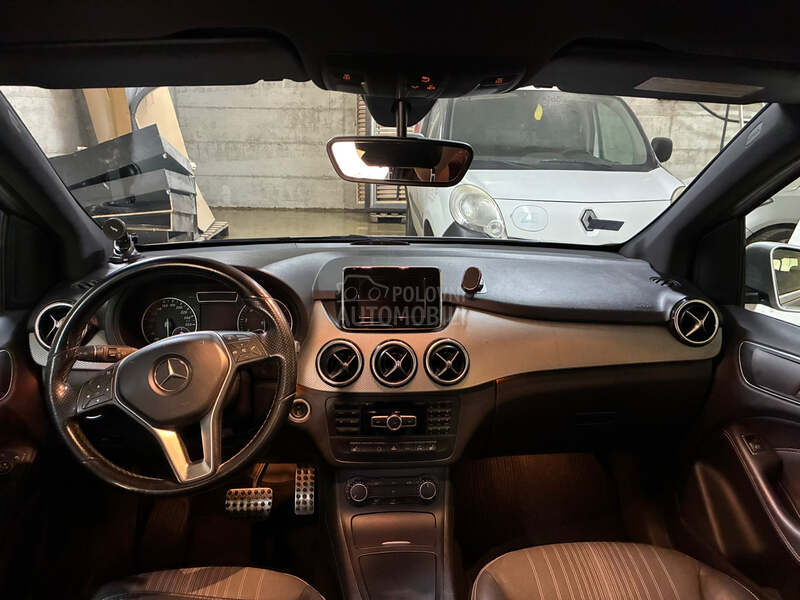 Mercedes Benz B 180 