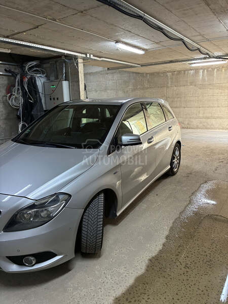 Mercedes Benz B 180 