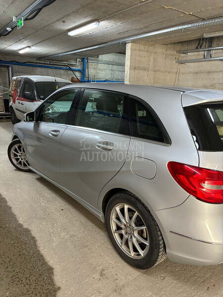 Mercedes Benz B 180 