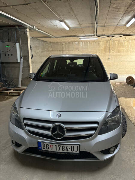Mercedes Benz B 180 