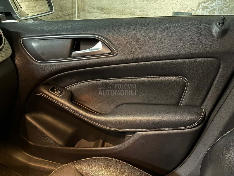 Mercedes Benz B 180 