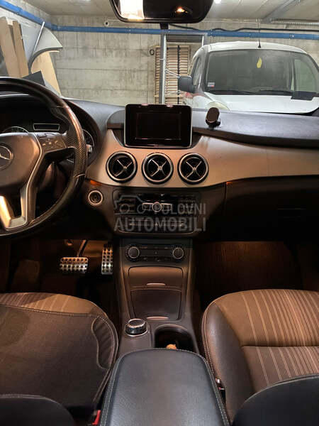 Mercedes Benz B 180 