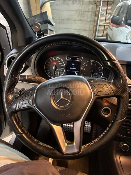 Mercedes Benz B 180 