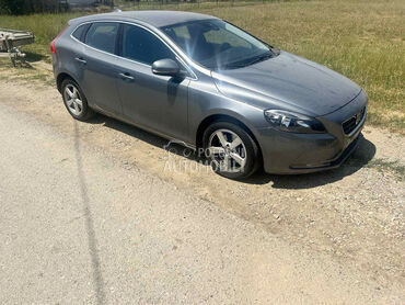 V40 polovni delovi za Volvo V40 od 2014. do 2018. god.