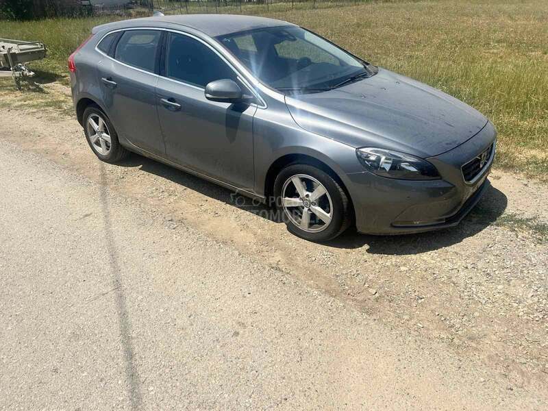 V40 polovni delovi