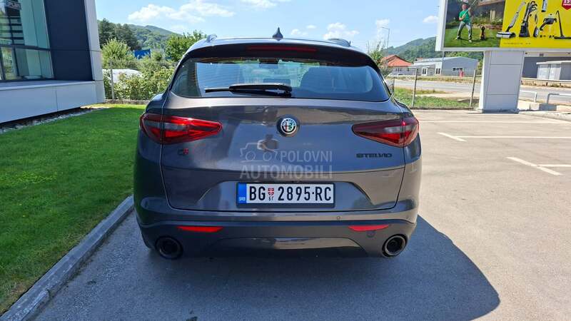 Alfa Romeo Stelvio Q4
