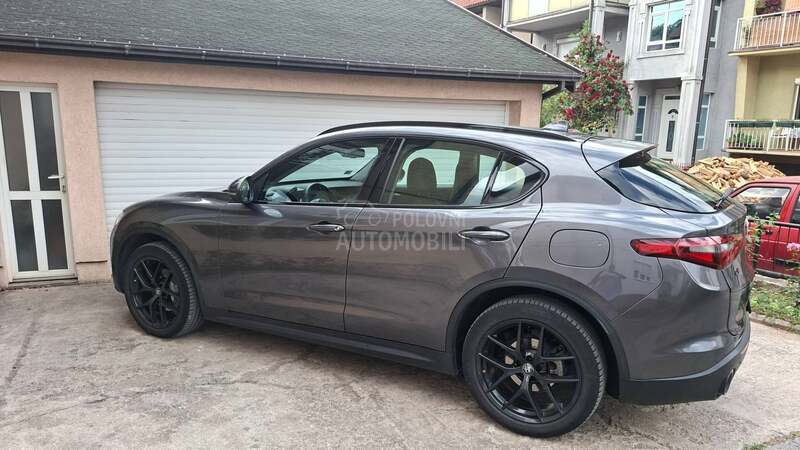 Alfa Romeo Stelvio Q4