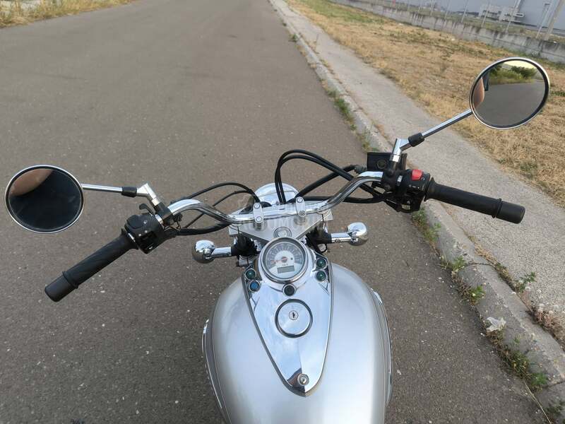 Suzuki Intruder