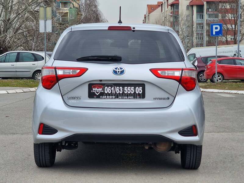 Toyota Yaris 1.5 Hybrid Business