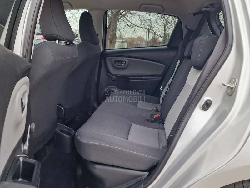 Toyota Yaris 1.5 Hybrid Business