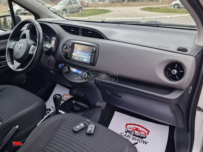 Toyota Yaris 1.5 Hybrid Business