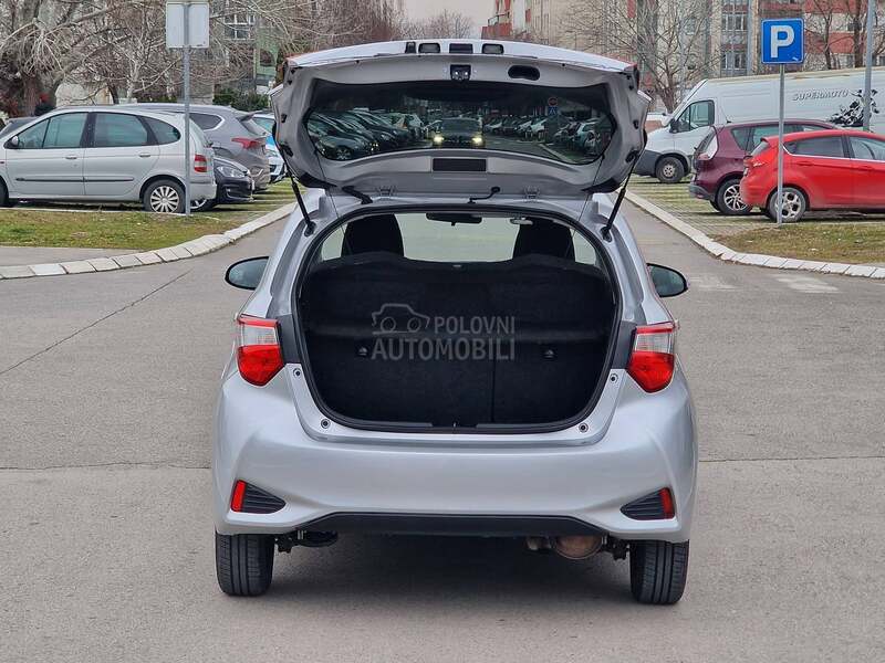 Toyota Yaris 1.5 Hybrid Business