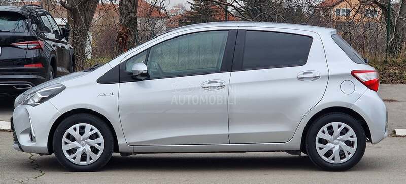 Toyota Yaris 1.5 Hybrid Business