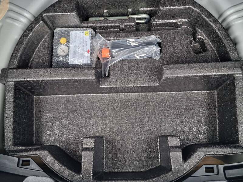 Toyota Yaris 1.5 Hybrid Business
