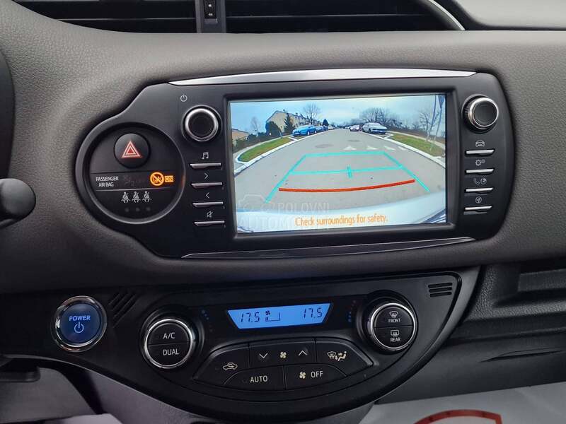 Toyota Yaris 1.5 Hybrid Business