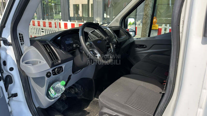 Ford Transit kombi