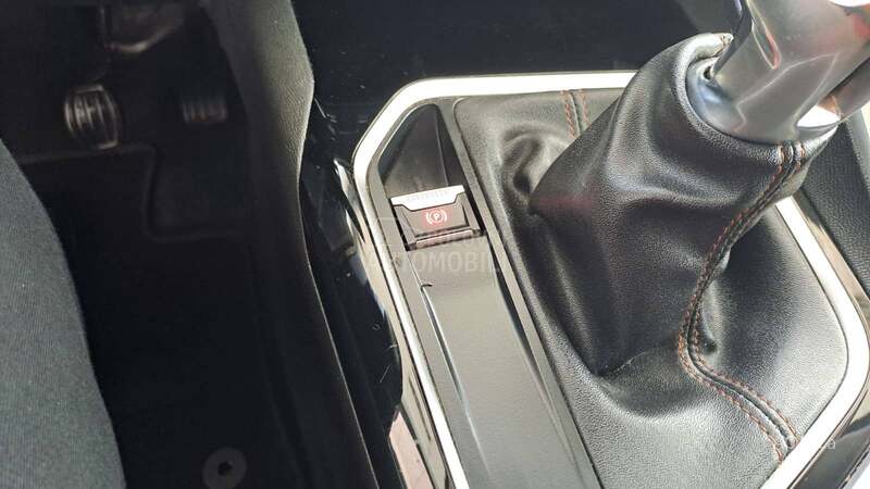 Peugeot 3008 1.2 PURE NAV ALU LED