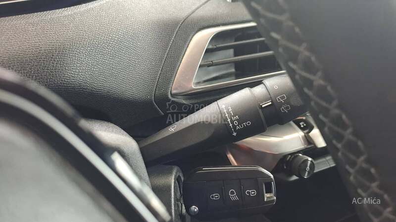 Peugeot 3008 1.2 PURE NAV ALU LED
