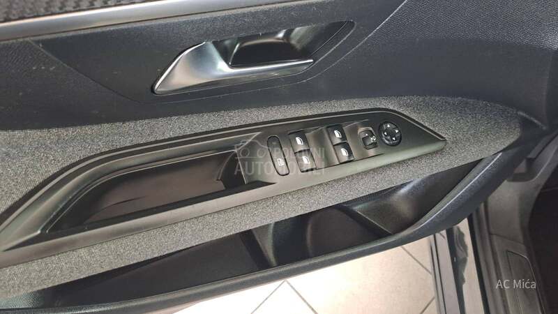 Peugeot 3008 1.2 PURE NAV ALU LED