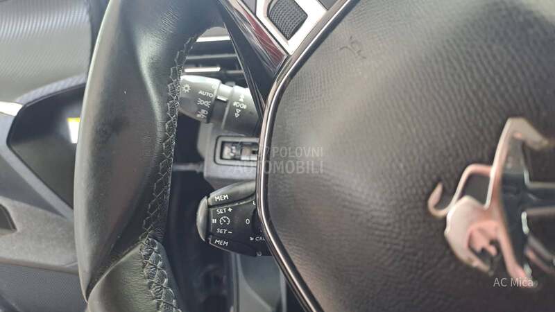 Peugeot 3008 1.2 PURE NAV ALU LED