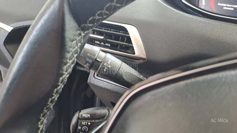 Peugeot 3008 1.2 PURE NAV ALU LED