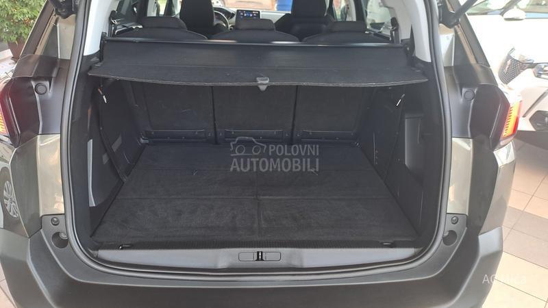 Peugeot 5008 1.5 BLU NAV ALU KAM