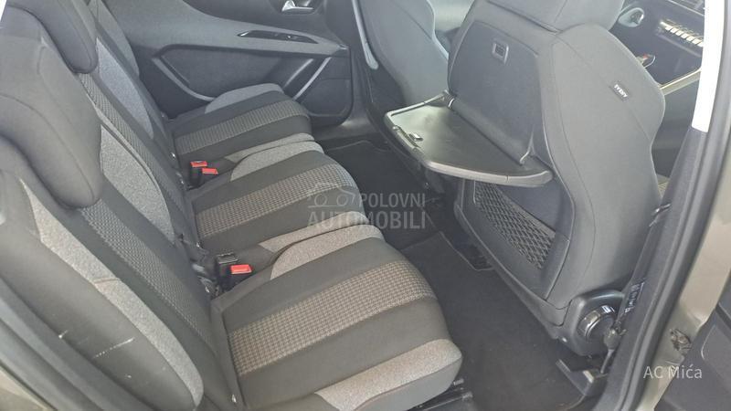 Peugeot 5008 1.5 BLU NAV ALU KAM
