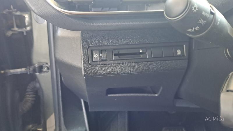 Peugeot 5008 1.5 BLU NAV ALU KAM