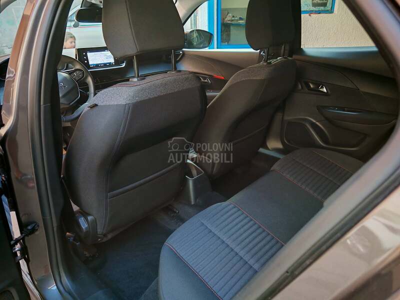 Peugeot 2008 1.2i  2022 god