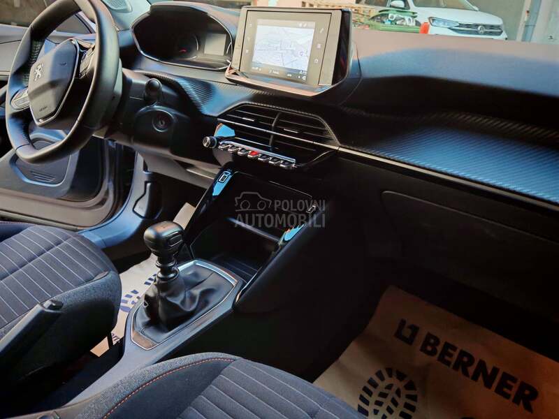 Peugeot 2008 1.2i  2022 god