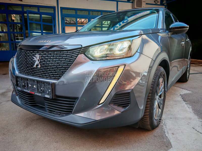 Peugeot 2008 1.2i  2022 god