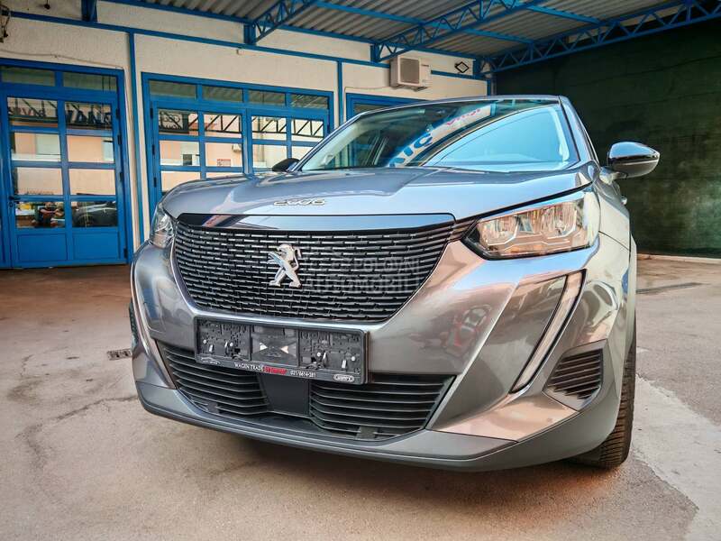 Peugeot 2008 1.2i  2022 god